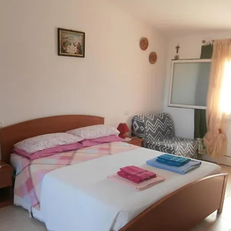 Camilla E Giulia Apartman *